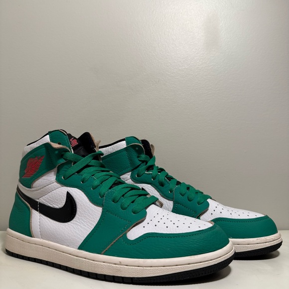 Air Jordan 1 Retro OG High Lucky Green Womens Size 9.5 Athletic Red Lifestyle - Picture 1 of 8